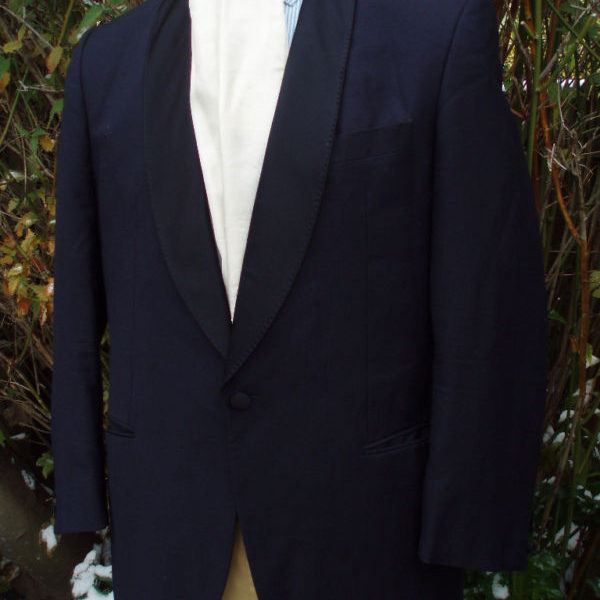 I just purchased this midnight blue dinner suit on eBay